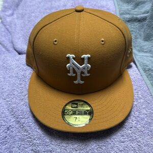 Men’s New Era fitted hat, size 7 5/8, never worn